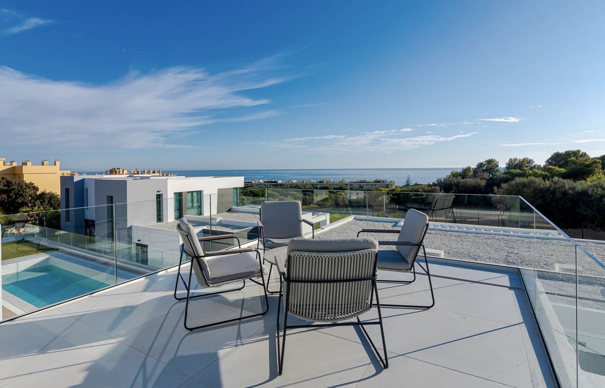 Se vende Villa - Chalet de 4 dormitorios en Costa Del Sol, Málaga, España