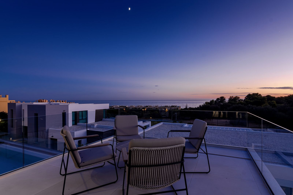 Se vende Villa - Chalet de 4 dormitorios en Costa Del Sol, Málaga, España