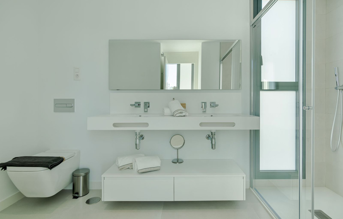 Se vende Villa - Chalet de 4 dormitorios en Costa Del Sol, Málaga, España
