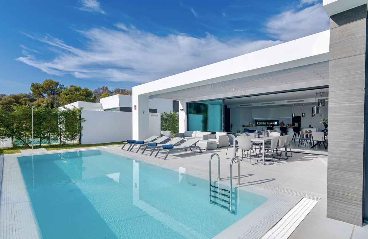Se vende Villa - Chalet de 4 dormitorios en Costa Del Sol, Málaga, España