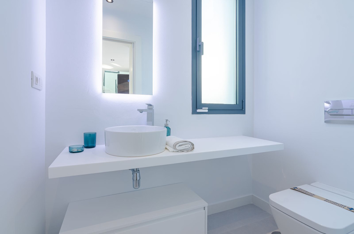 Se vende Villa - Chalet de 4 dormitorios en Costa Del Sol, Málaga, España