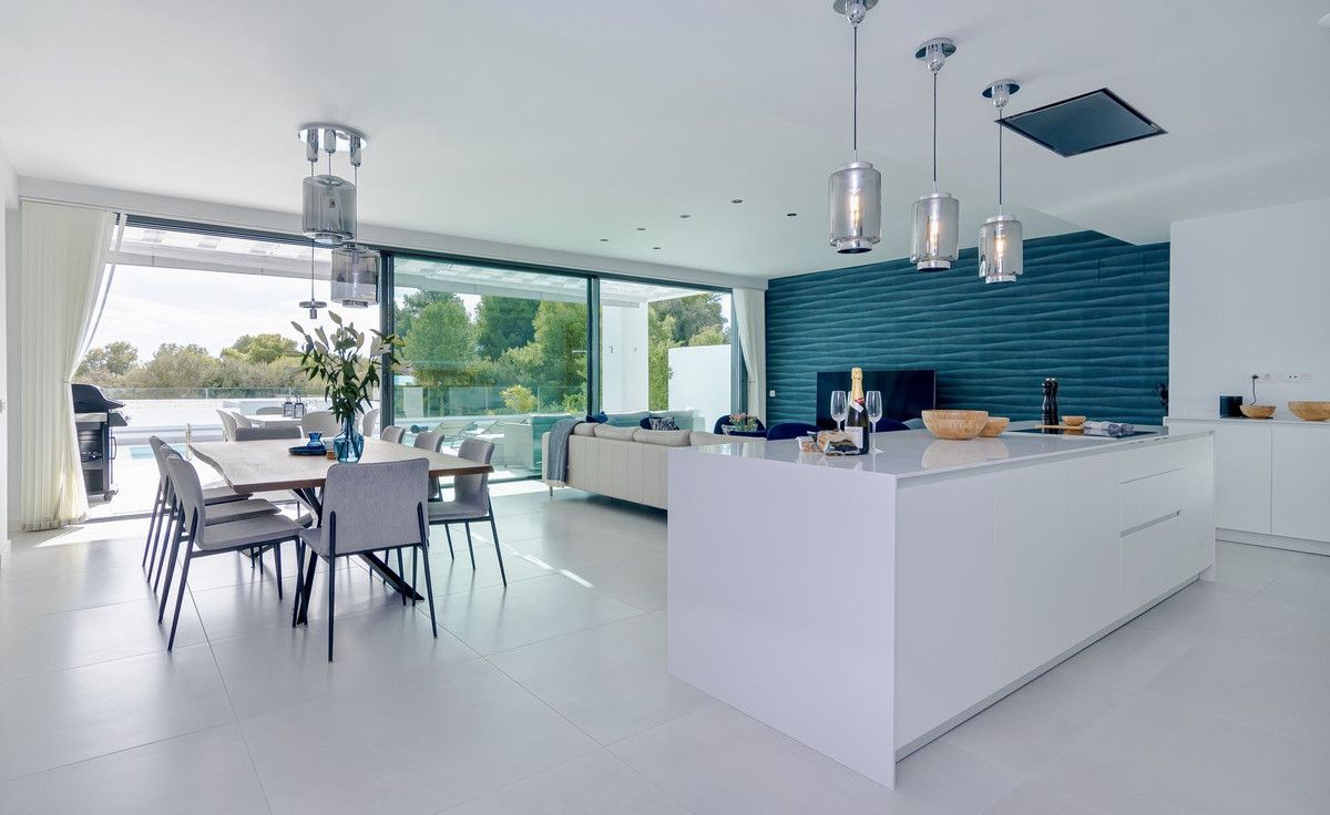 Se vende Villa - Chalet de 4 dormitorios en Costa Del Sol, Málaga, España