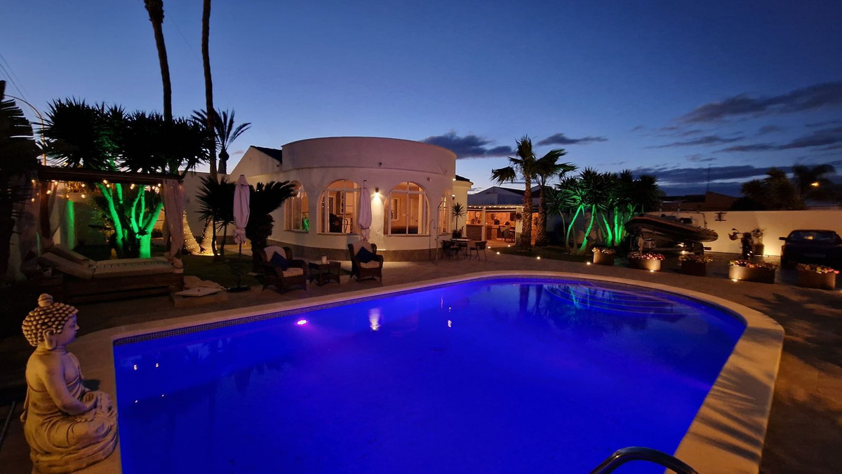5 Bed Townhouse for sale in Torrevieja Costa Blanca, Alicante, Spain