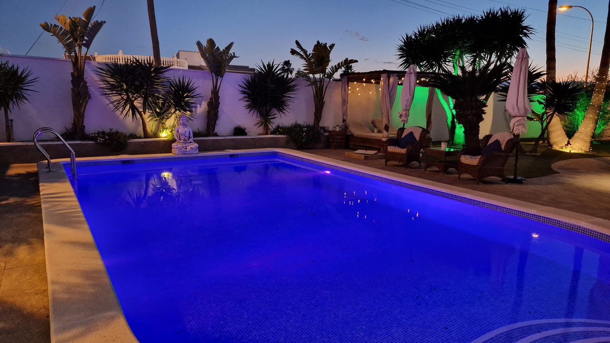 5 Bed Townhouse for sale in Torrevieja Costa Blanca, Alicante, Spain