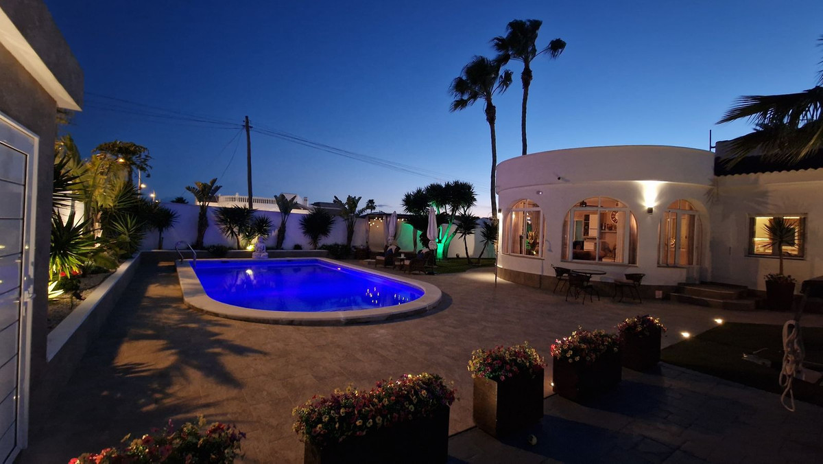 5 Bed Townhouse for sale in Torrevieja Costa Blanca, Alicante, Spain