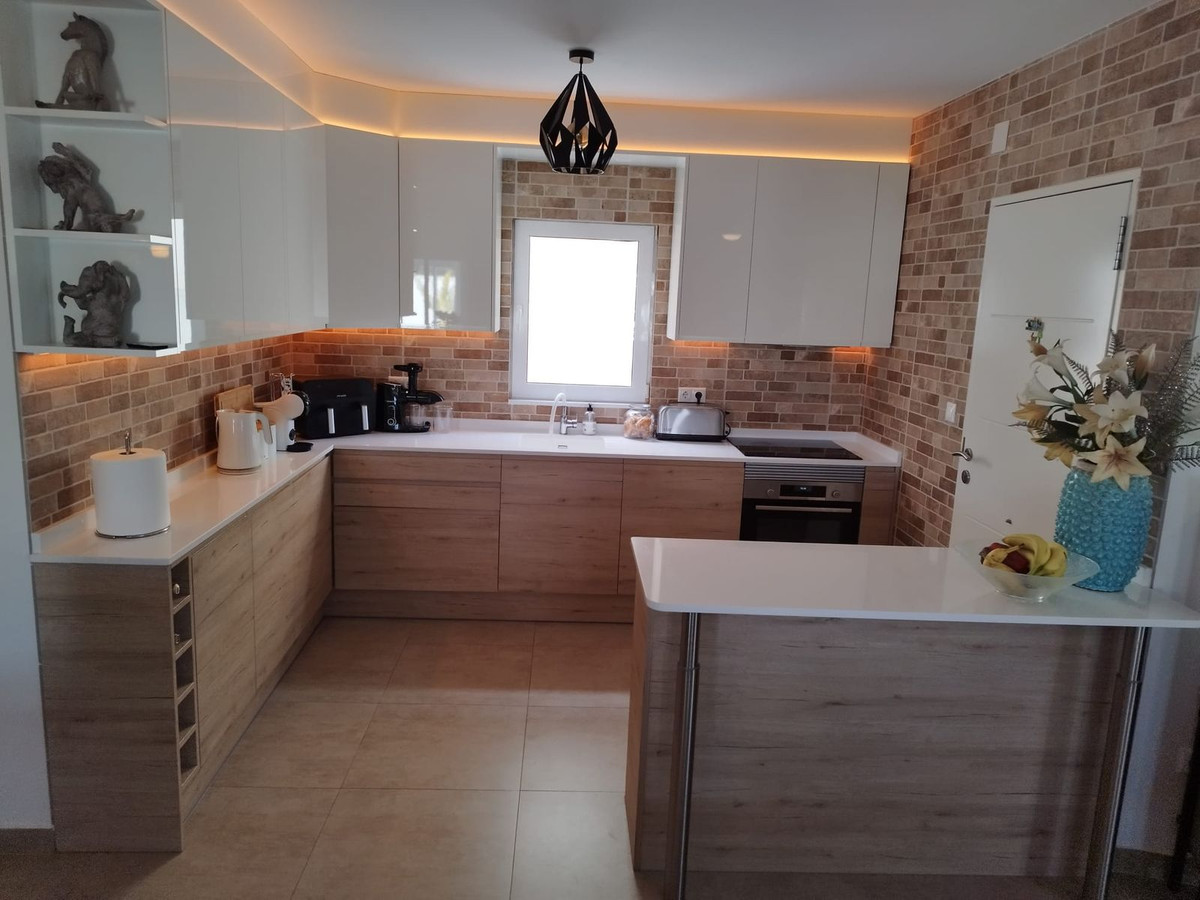 5 Bed Townhouse for sale in Torrevieja Costa Blanca, Alicante, Spain