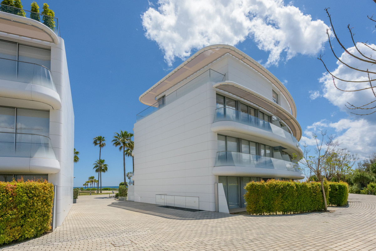 3 Bed Apartment for sale in Estepona Costa Del Sol, Málaga, Spain
