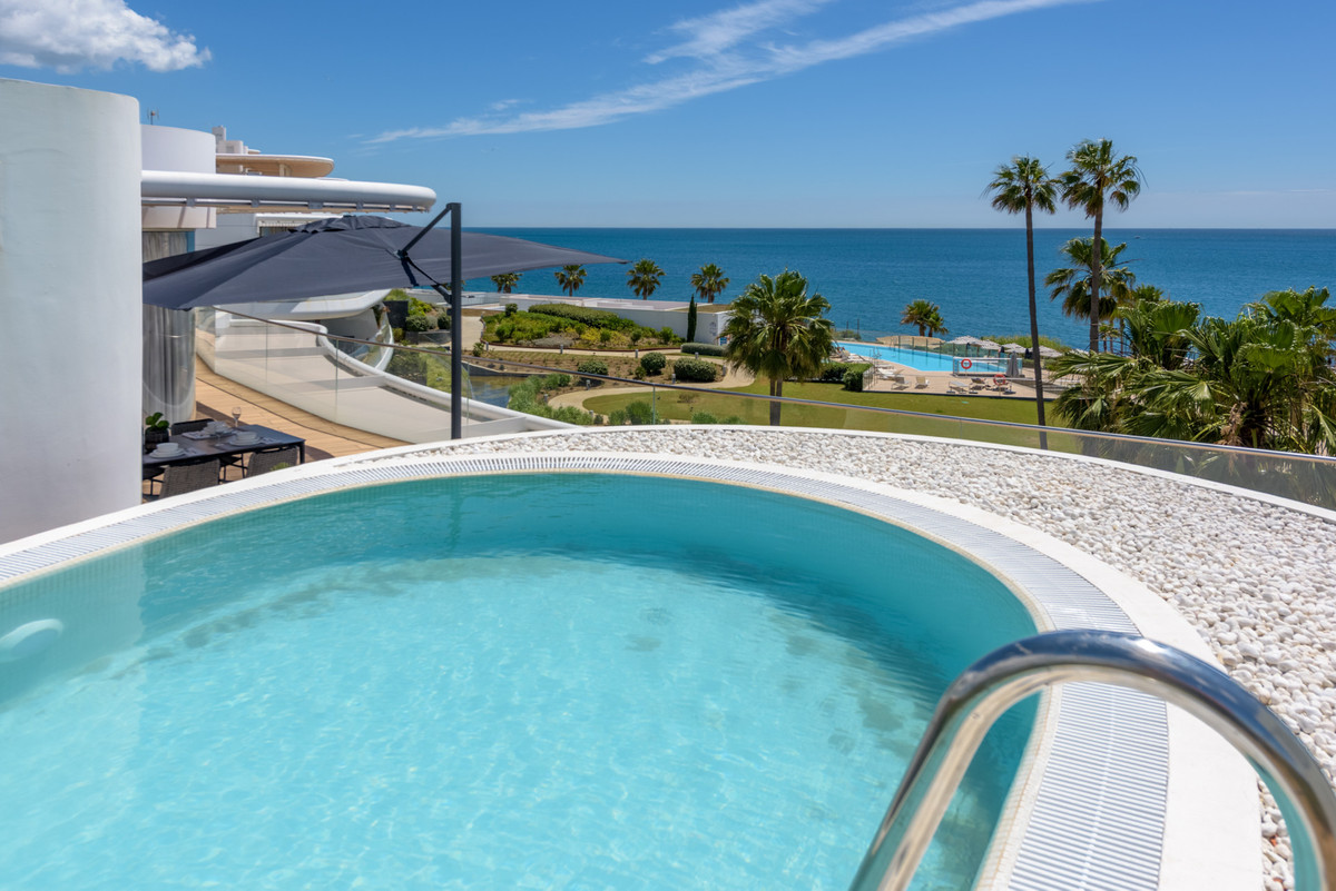 3 Bed Apartment for sale in Estepona Costa Del Sol, Málaga, Spain