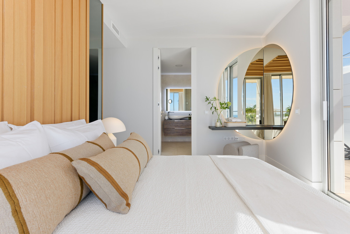 3 Bed Apartment for sale in Estepona Costa Del Sol, Málaga, Spain