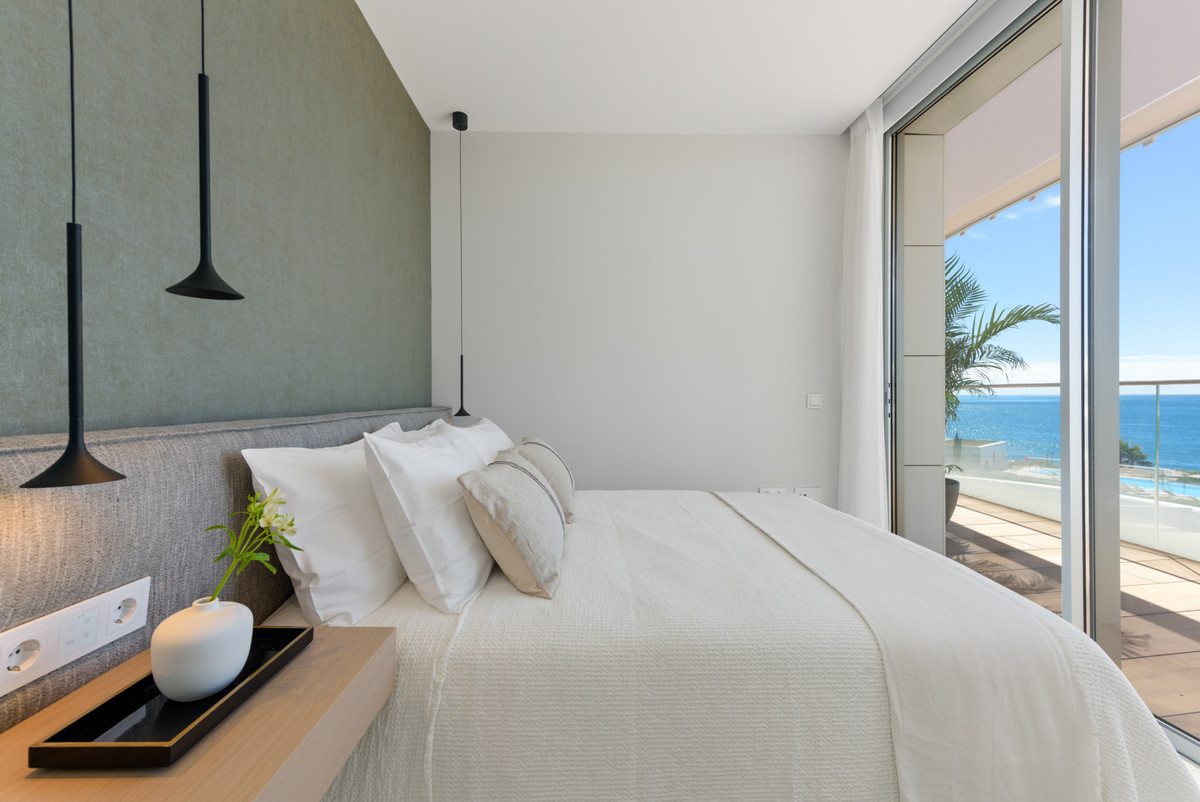 3 Bed Apartment for sale in Estepona Costa Del Sol, Málaga, Spain