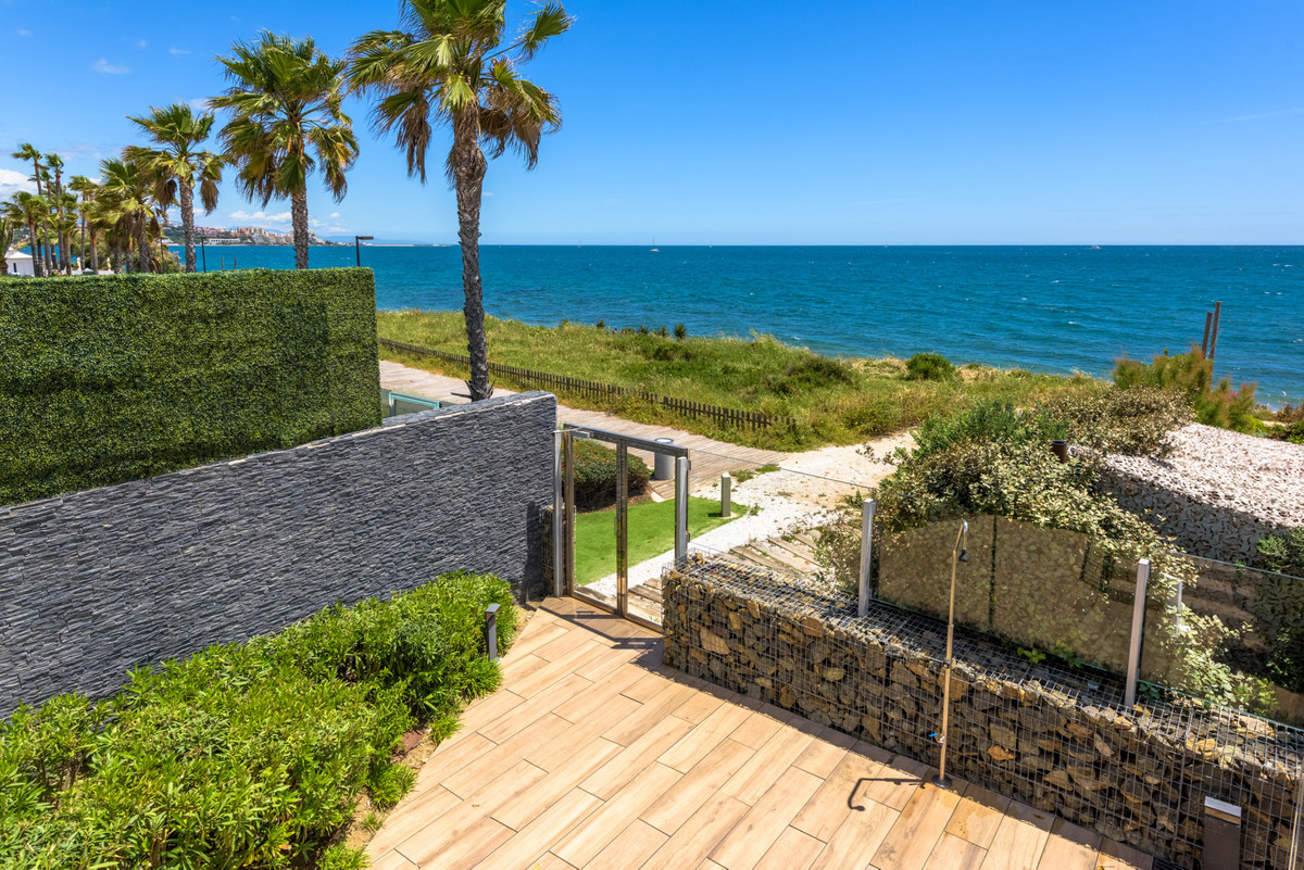 3 Bed Apartment for sale in Estepona Costa Del Sol, Málaga, Spain