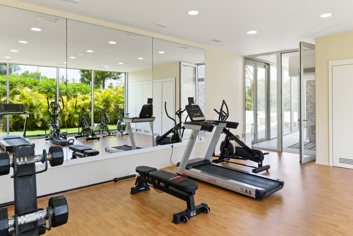 3 Bed Apartment for sale in Estepona Costa Del Sol, Málaga, Spain