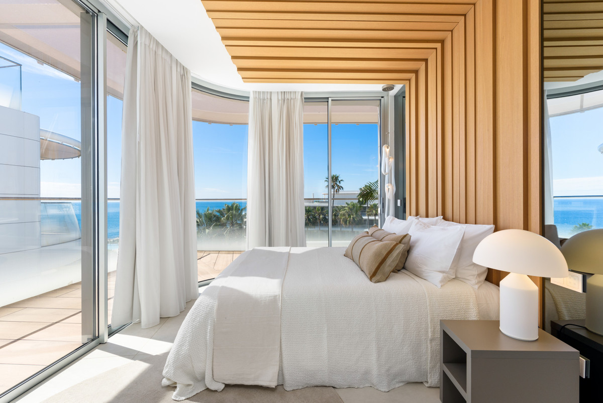 3 Bed Apartment for sale in Estepona Costa Del Sol, Málaga, Spain