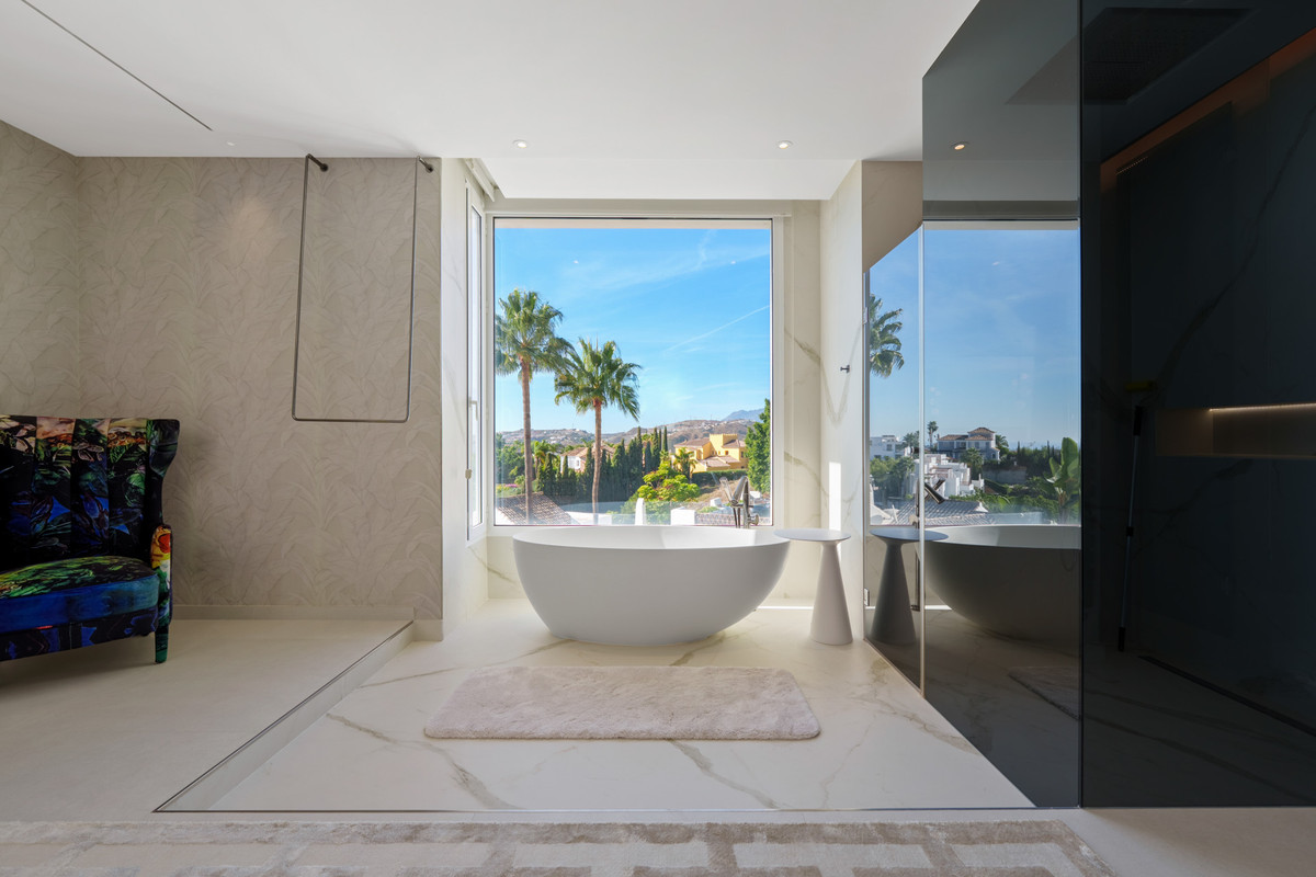 Se vende Villa - Chalet de 9 dormitorios en Costa Del Sol, Málaga, España