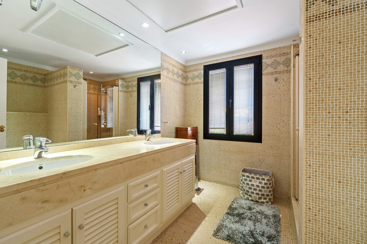 Se vende Villa - Chalet de 9 dormitorios en Costa Del Sol, Málaga, España
