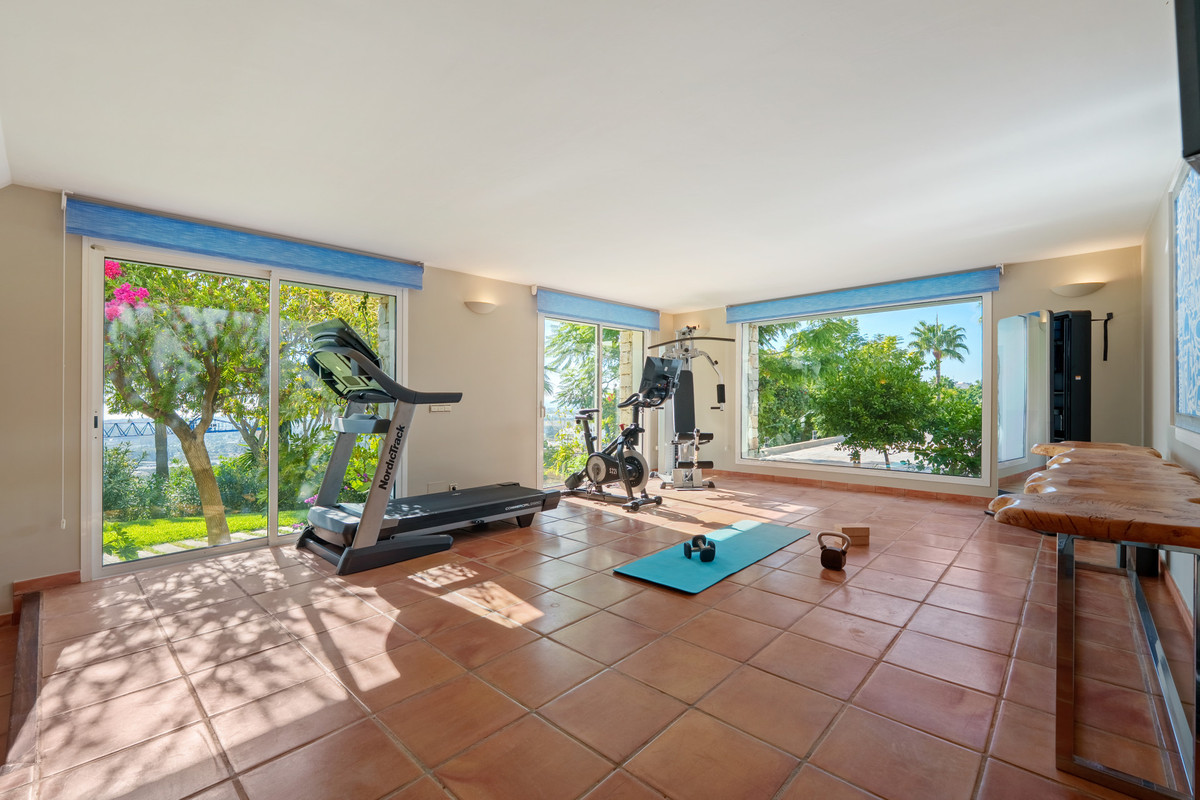 Se vende Villa - Chalet de 9 dormitorios en Costa Del Sol, Málaga, España