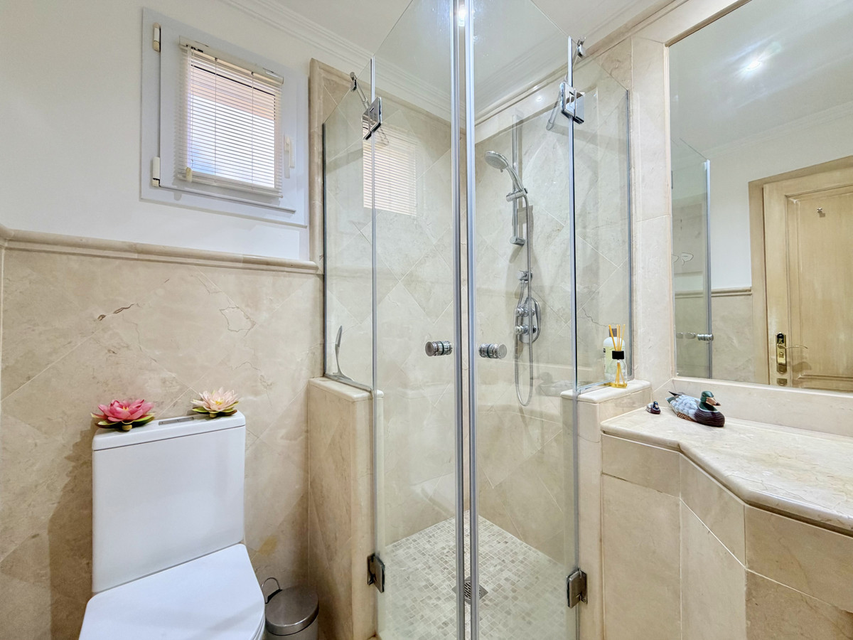 Se vende Apartamento Planta Media de 2 dormitorios en Costa Del Sol, Málaga, España