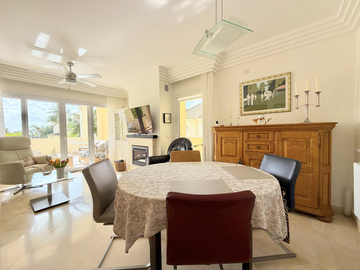 Se vende Apartamento Planta Media de 2 dormitorios en Costa Del Sol, Málaga, España