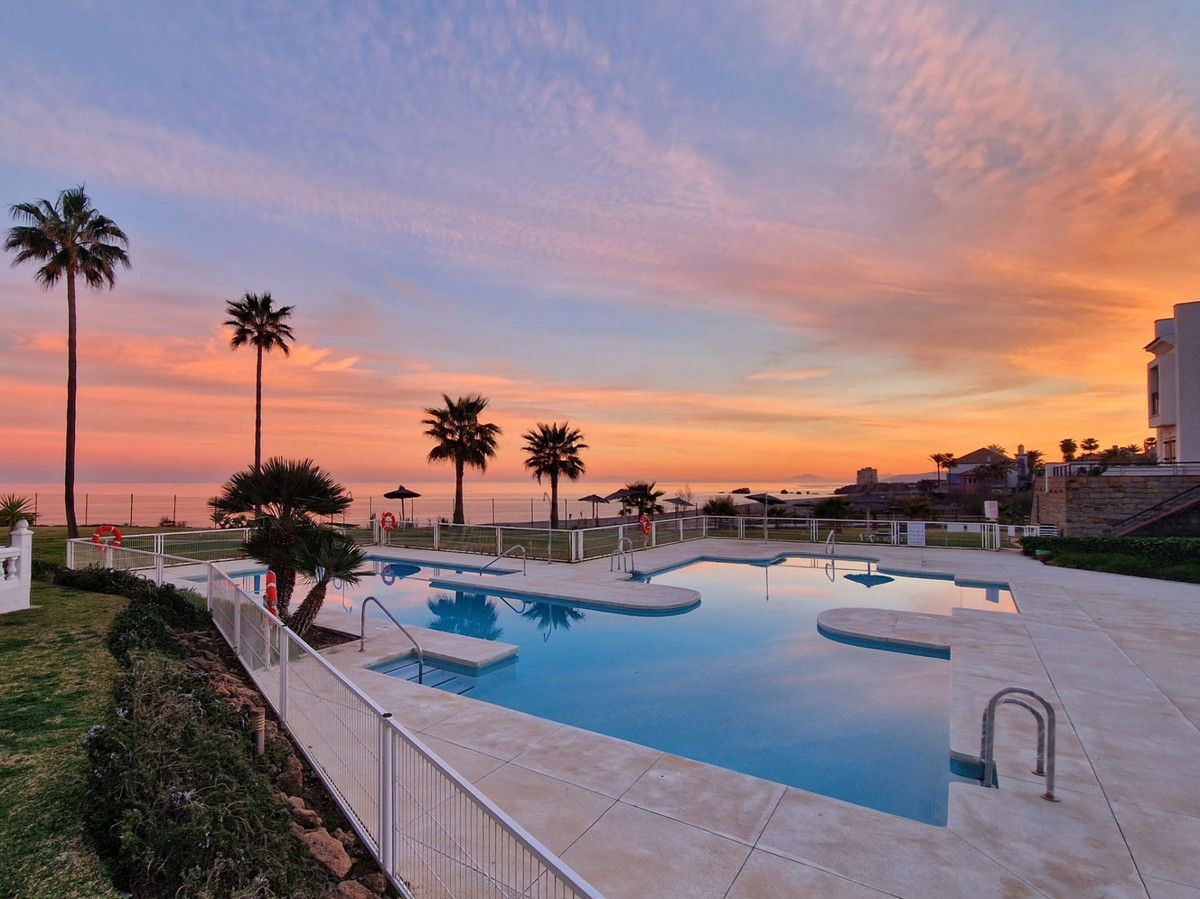 2 Bed Townhouse for sale in Casares Costa Del Sol, Málaga, Spain