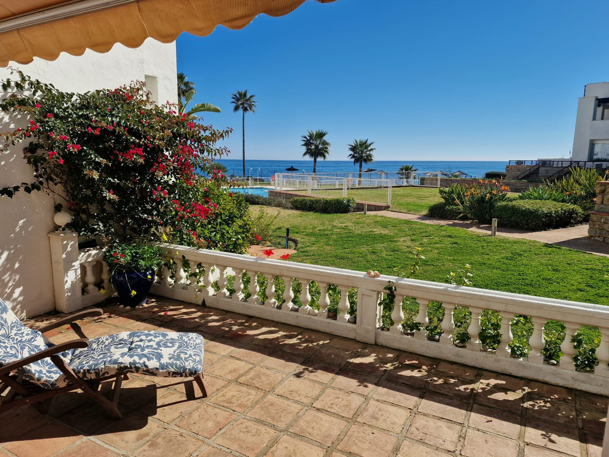 2 Bed Townhouse for sale in Casares Costa Del Sol, Málaga, Spain