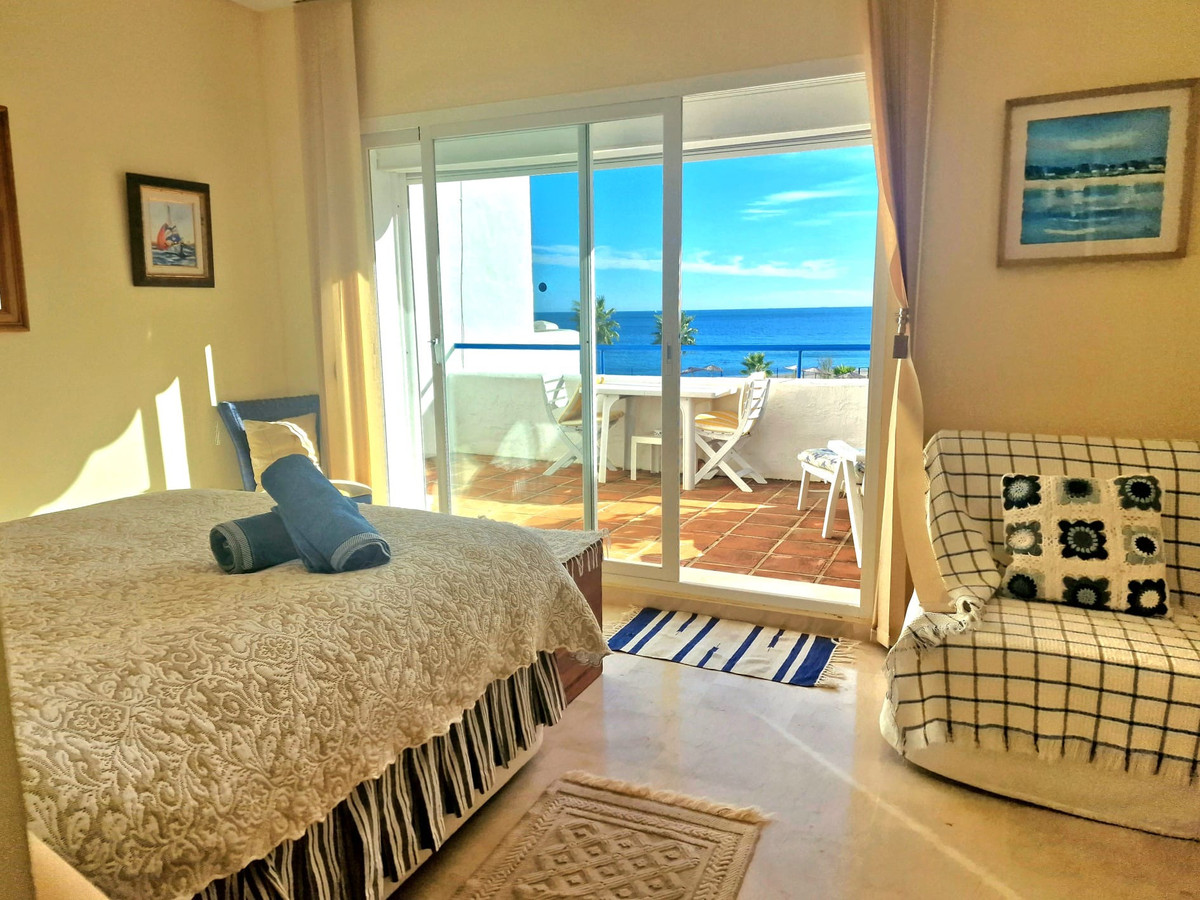 2 Bed Townhouse for sale in Casares Costa Del Sol, Málaga, Spain