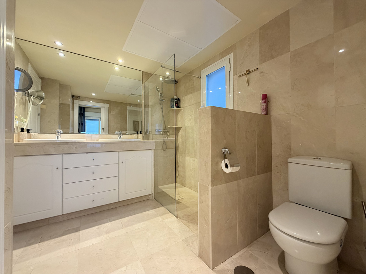 2 Bed Apartment for sale in Estepona Costa Del Sol, Málaga, Spain