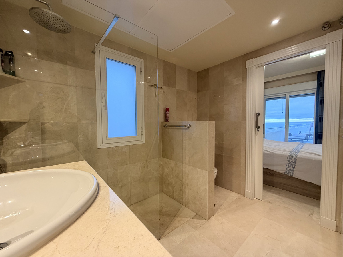 2 Bed Apartment for sale in Estepona Costa Del Sol, Málaga, Spain