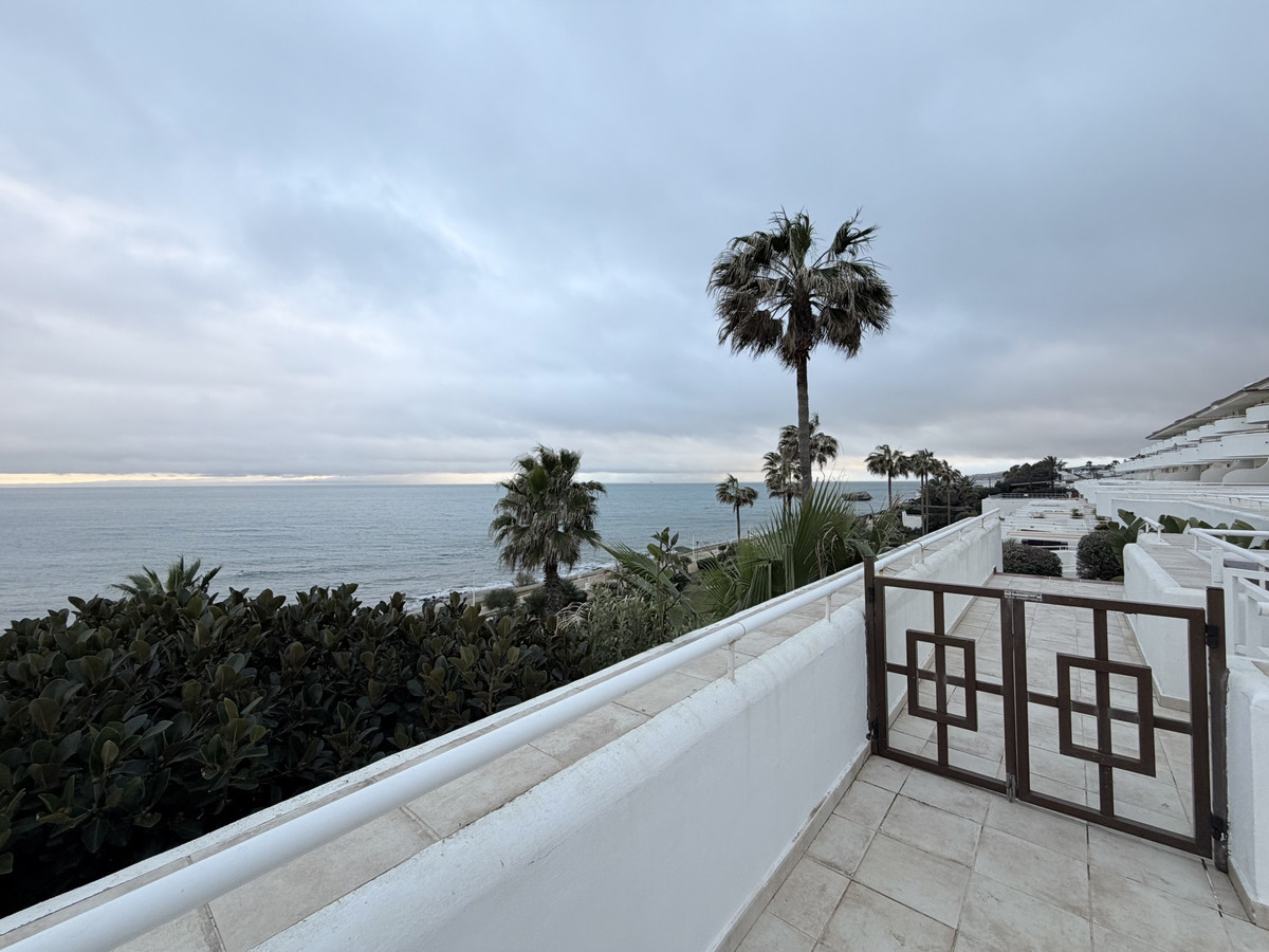 2 Bed Apartment for sale in Estepona Costa Del Sol, Málaga, Spain