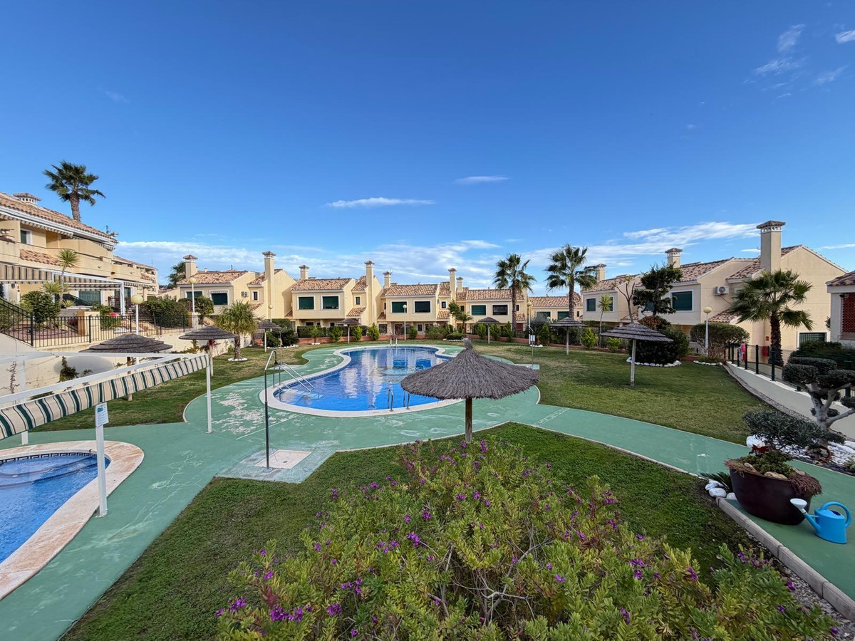 Se vende Bungalow de 2 dormitorios en Costa Blanca, Alicante, España
