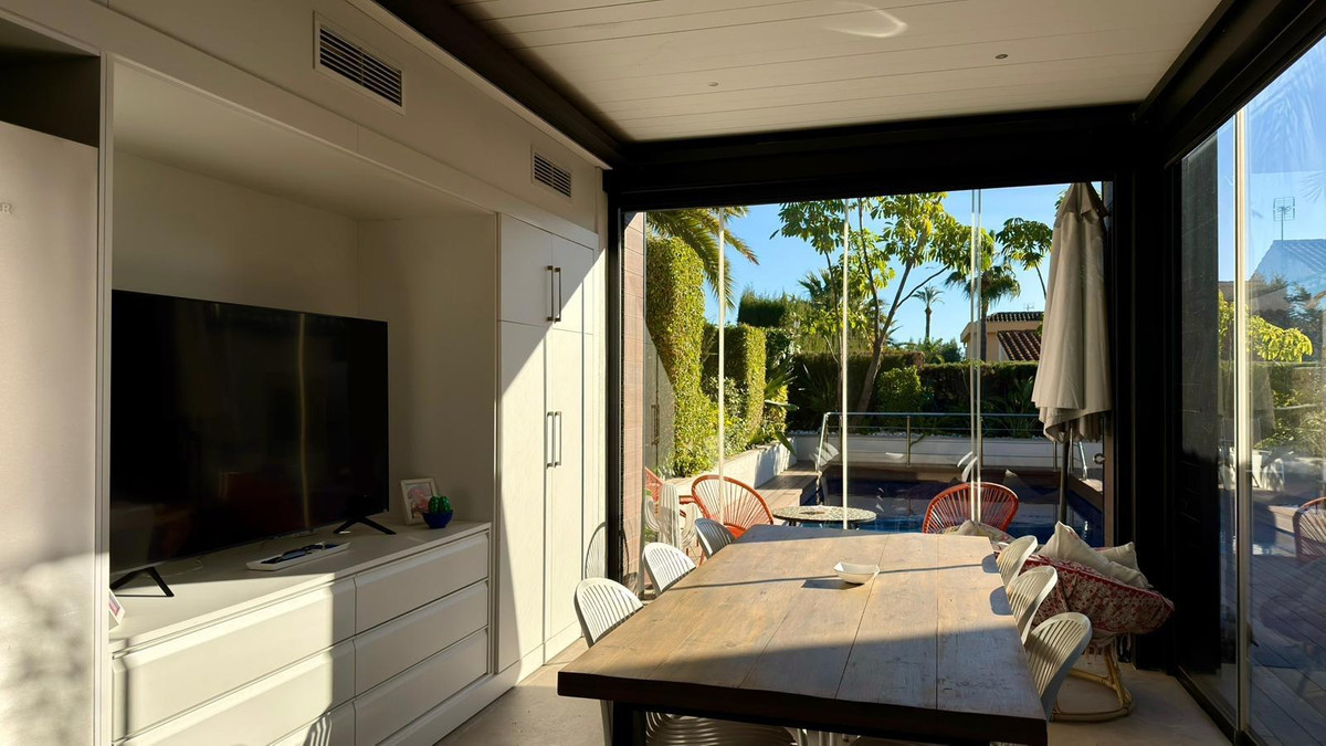6 Bed Townhouse for sale in Benidorm Costa Blanca, Alicante, Spain