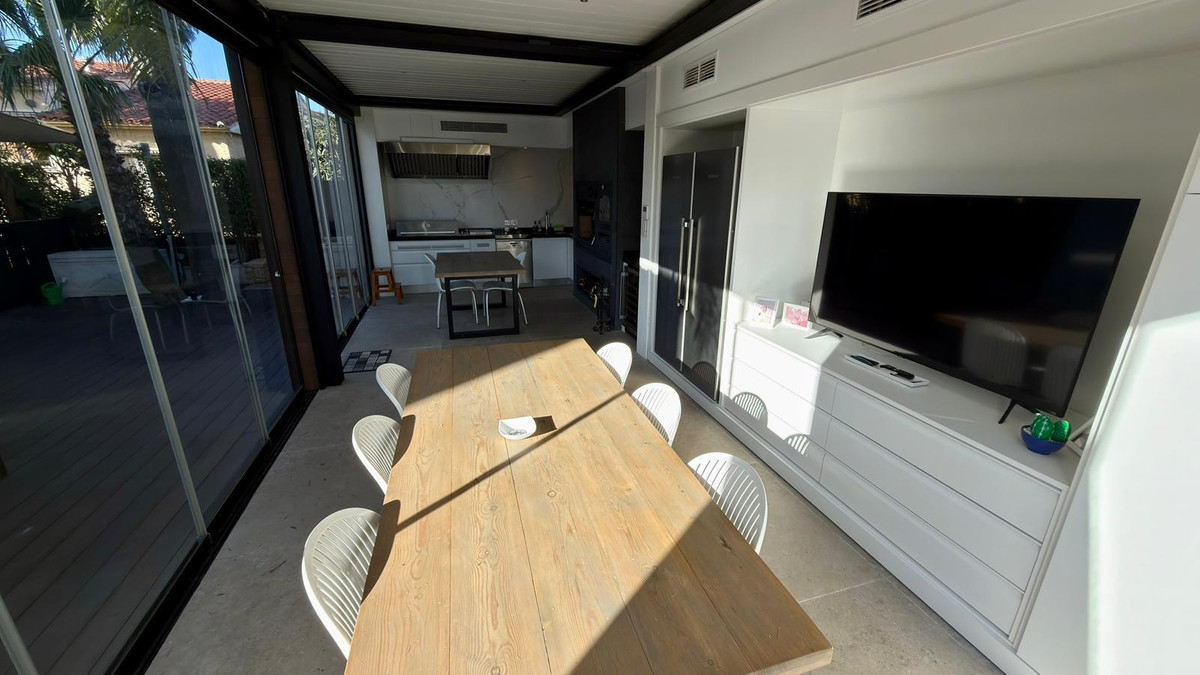 6 Bed Townhouse for sale in Benidorm Costa Blanca, Alicante, Spain