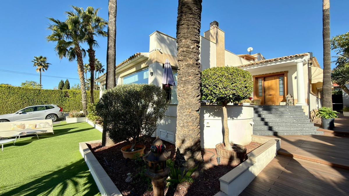 6 Bed Townhouse for sale in Benidorm Costa Blanca, Alicante, Spain