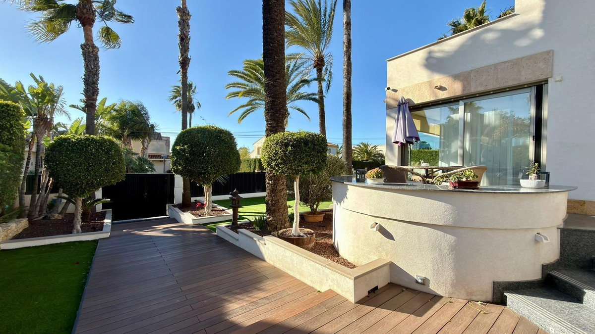 6 Bed Townhouse for sale in Benidorm Costa Blanca, Alicante, Spain