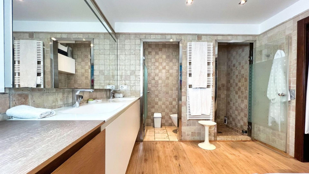 6 Bed Townhouse for sale in Benidorm Costa Blanca, Alicante, Spain