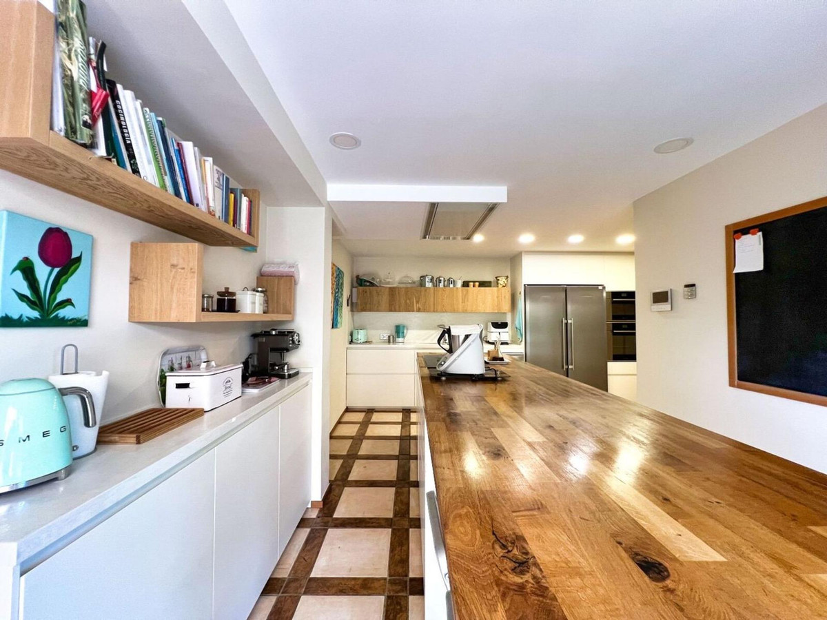 6 Bed Townhouse for sale in Benidorm Costa Blanca, Alicante, Spain