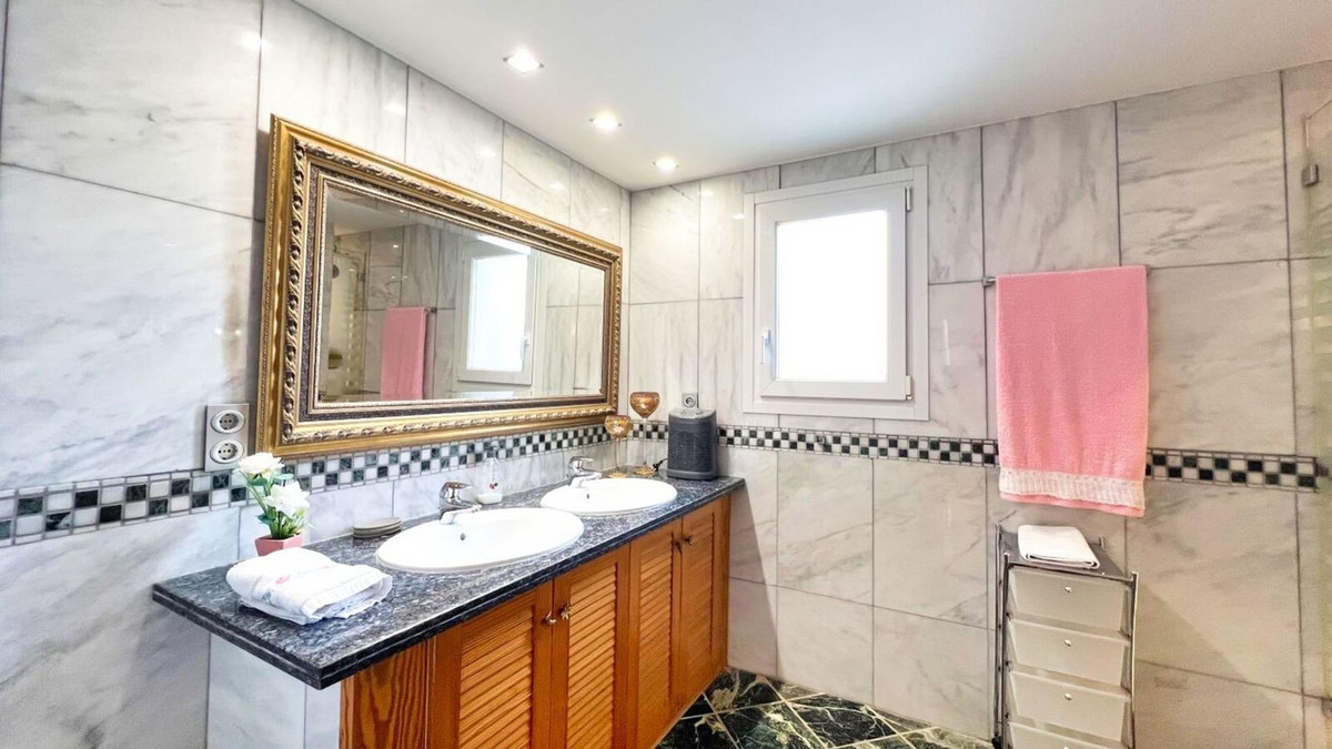 6 Bed Townhouse for sale in Benidorm Costa Blanca, Alicante, Spain