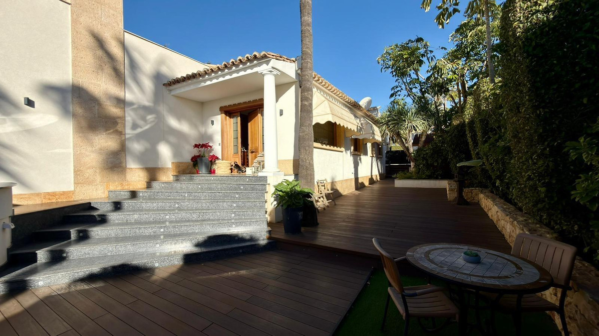 6 Bed Townhouse for sale in Benidorm Costa Blanca, Alicante, Spain