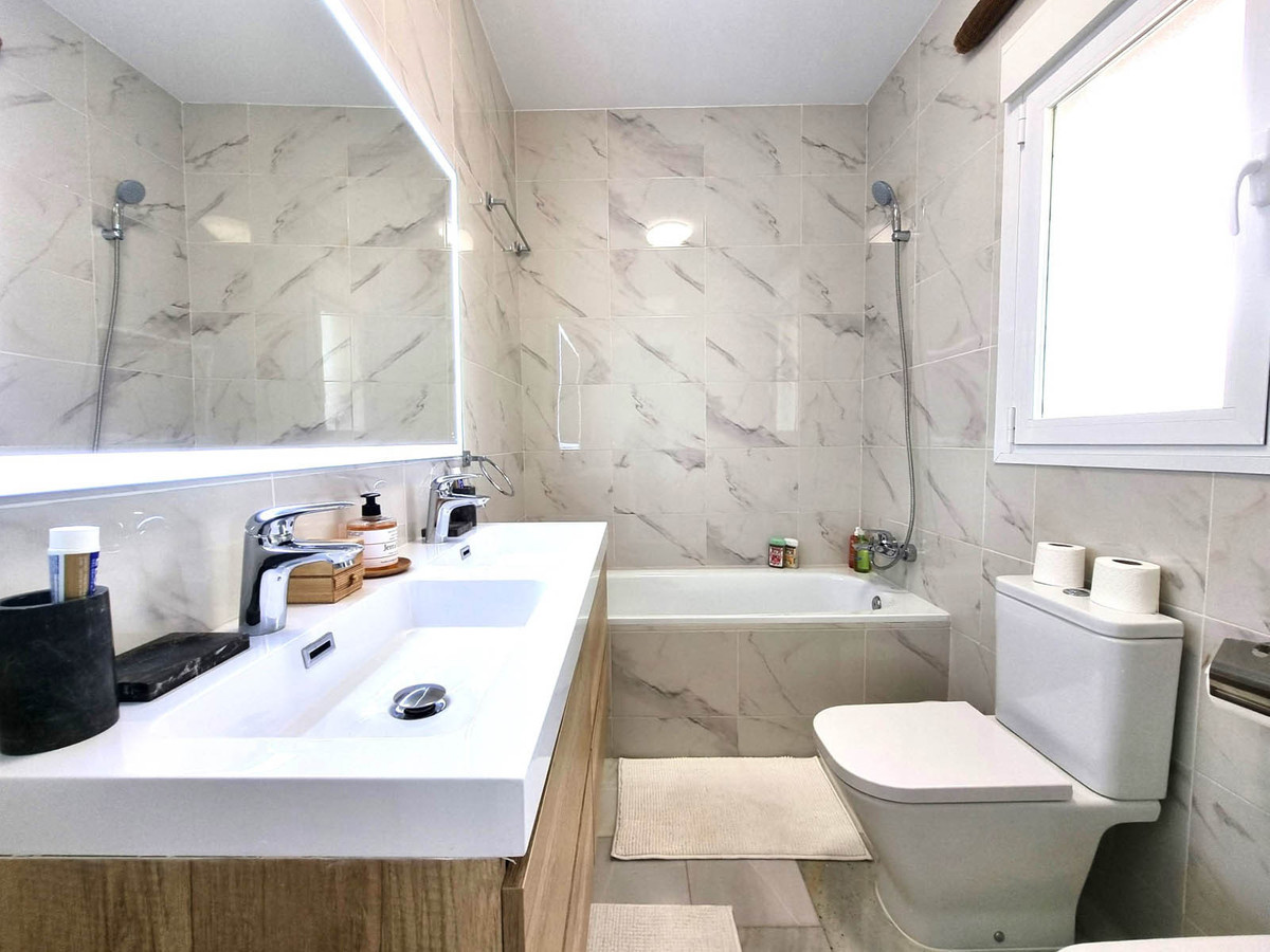 Se vende Villa - Chalet de 3 dormitorios en Costa Del Sol, Málaga, España