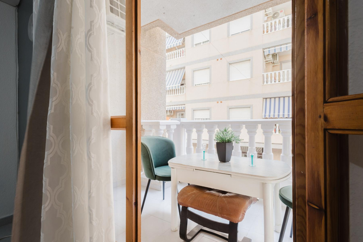 Se vende Apartamento Planta Media de 2 dormitorios en Costa Blanca, Alicante, España