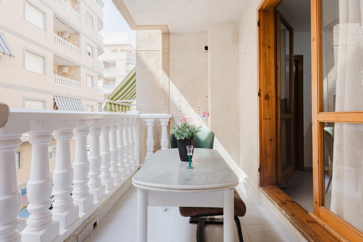 Se vende Apartamento Planta Media de 2 dormitorios en Costa Blanca, Alicante, España