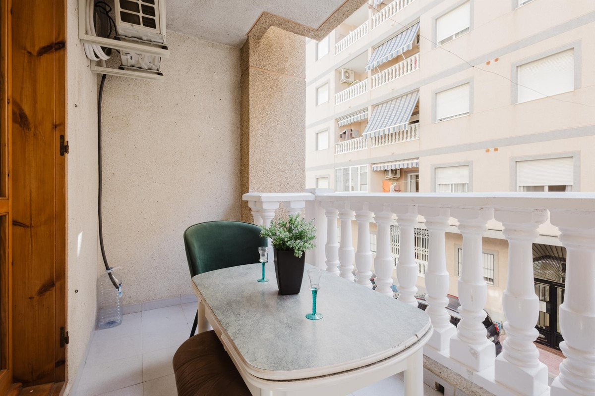 Se vende Apartamento Planta Media de 2 dormitorios en Costa Blanca, Alicante, España