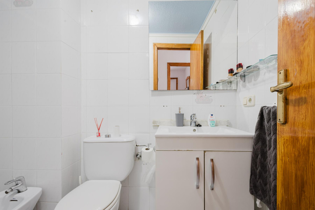 Se vende Apartamento Planta Media de 2 dormitorios en Costa Blanca, Alicante, España