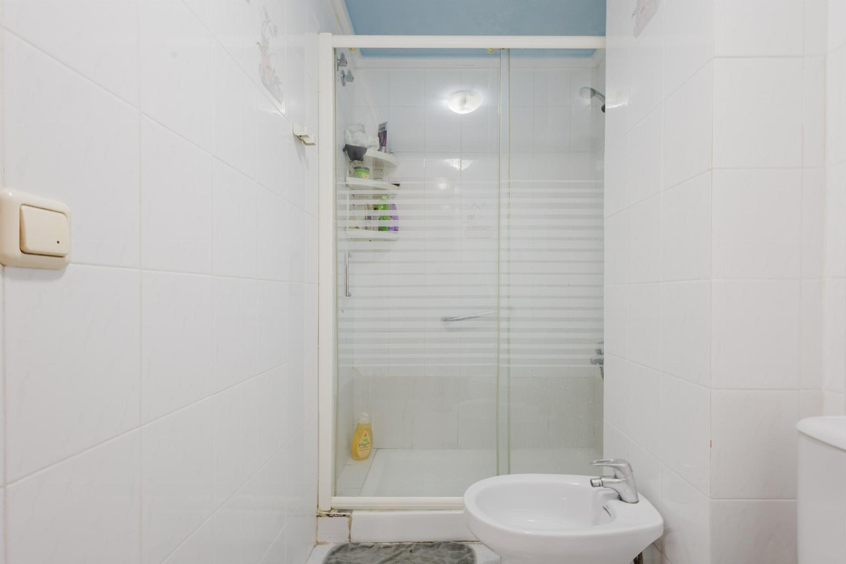 Se vende Apartamento Planta Media de 2 dormitorios en Costa Blanca, Alicante, España