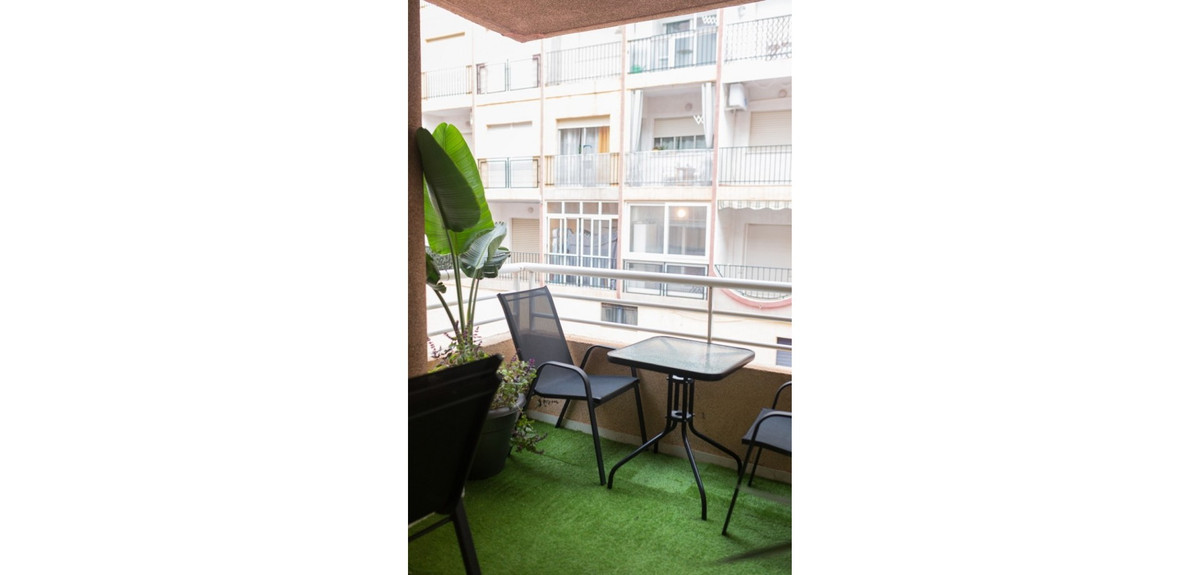 Se vende Apartamento Planta Media de 2 dormitorios en Costa Blanca, Alicante, España