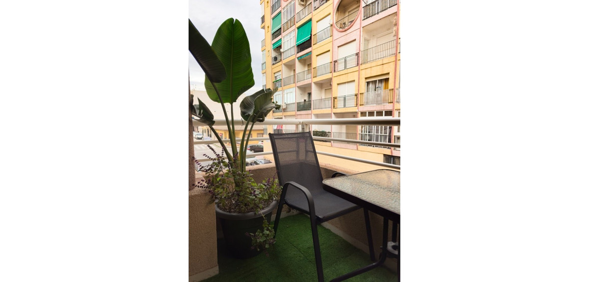 Se vende Apartamento Planta Media de 2 dormitorios en Costa Blanca, Alicante, España