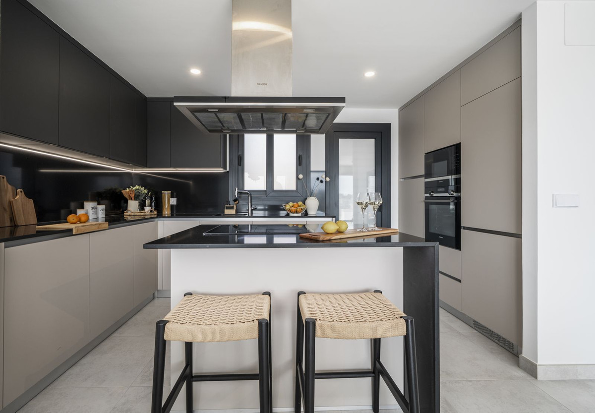 3 Bed Apartment for sale in Estepona Costa Del Sol, Málaga, Spain