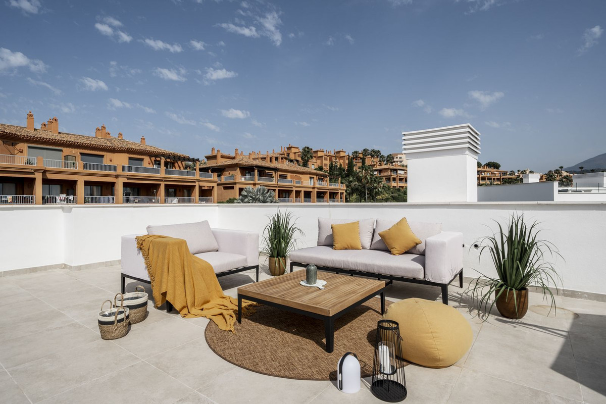 3 Bed Apartment for sale in Estepona Costa Del Sol, Málaga, Spain