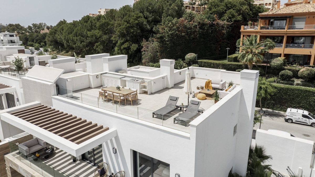 3 Bed Apartment for sale in Estepona Costa Del Sol, Málaga, Spain