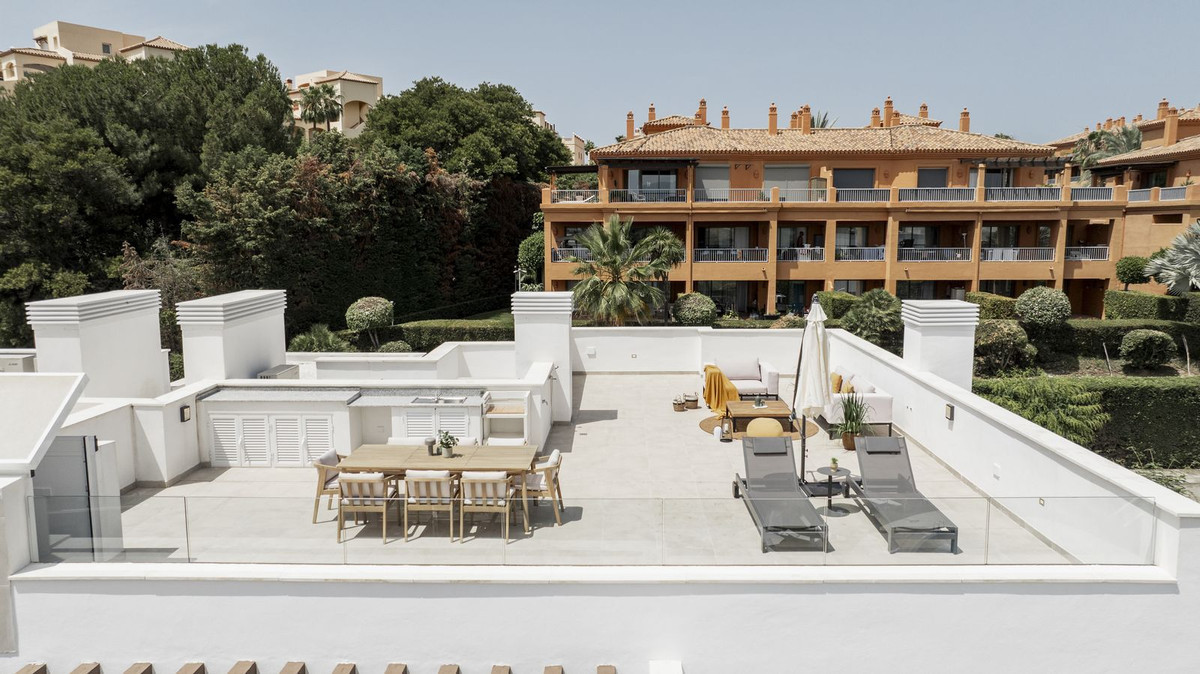 3 Bed Apartment for sale in Estepona Costa Del Sol, Málaga, Spain