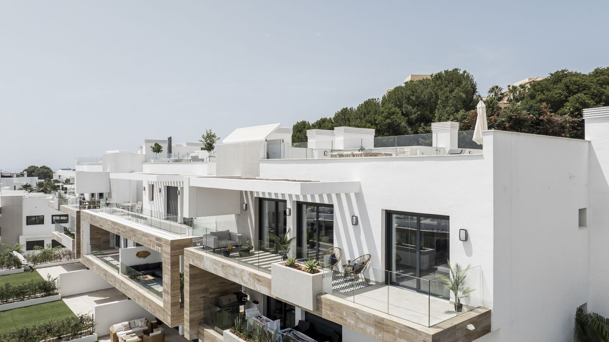 3 Bed Apartment for sale in Estepona Costa Del Sol, Málaga, Spain